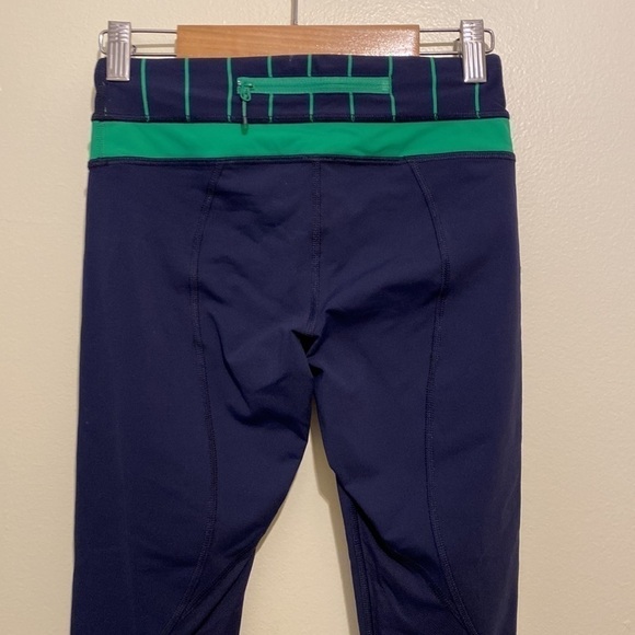 Lululemon navy leggings with back pocket. Size 2 - Picture 5 of 13